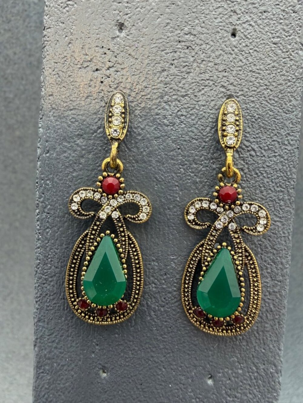 Vintage Dangle Pierced Earrings 2.5 In Long Gold Green Red Elegant Retro Glam